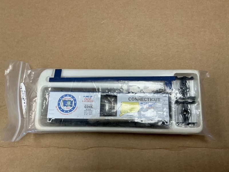 Train miniatures Connecticut box car