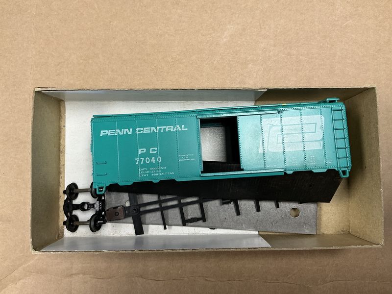 Athearn penn central box car