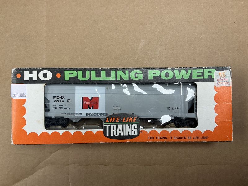 Life like trains Monsanto grain car