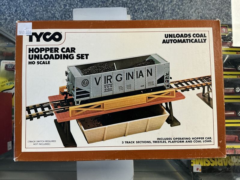 Tyco hopper car unloading set