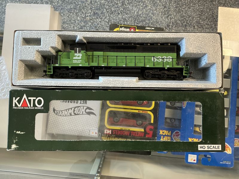 Kato Burlington northern sd40 6338