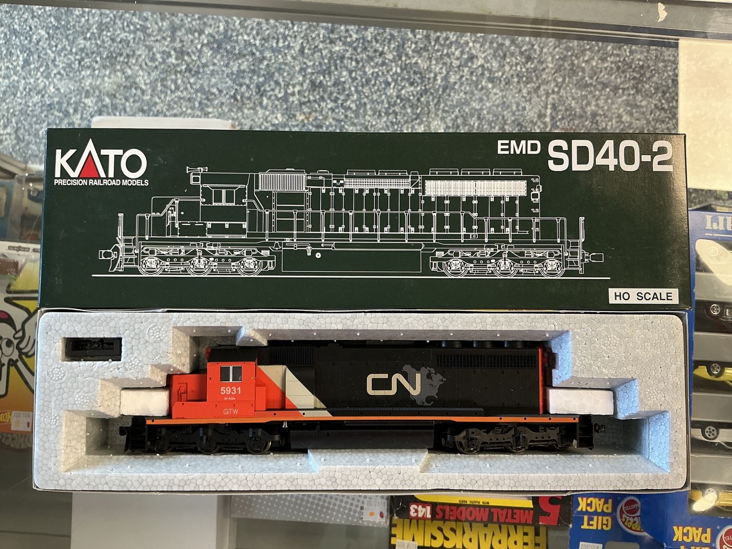 Kato CN rail sd40-2 5931