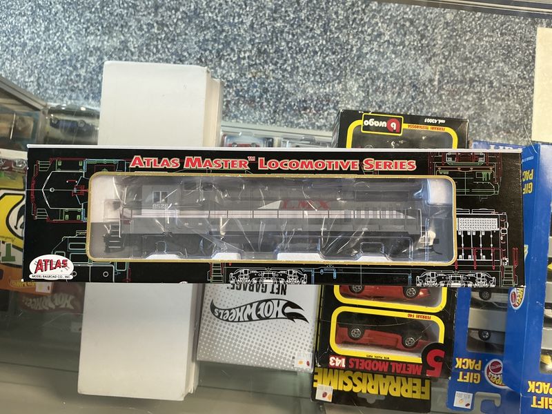 Atlas LMX 9010 dash 8-40B 8526