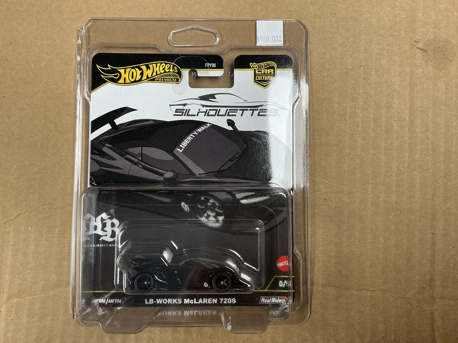 Silhouettes McLaren 720s chase