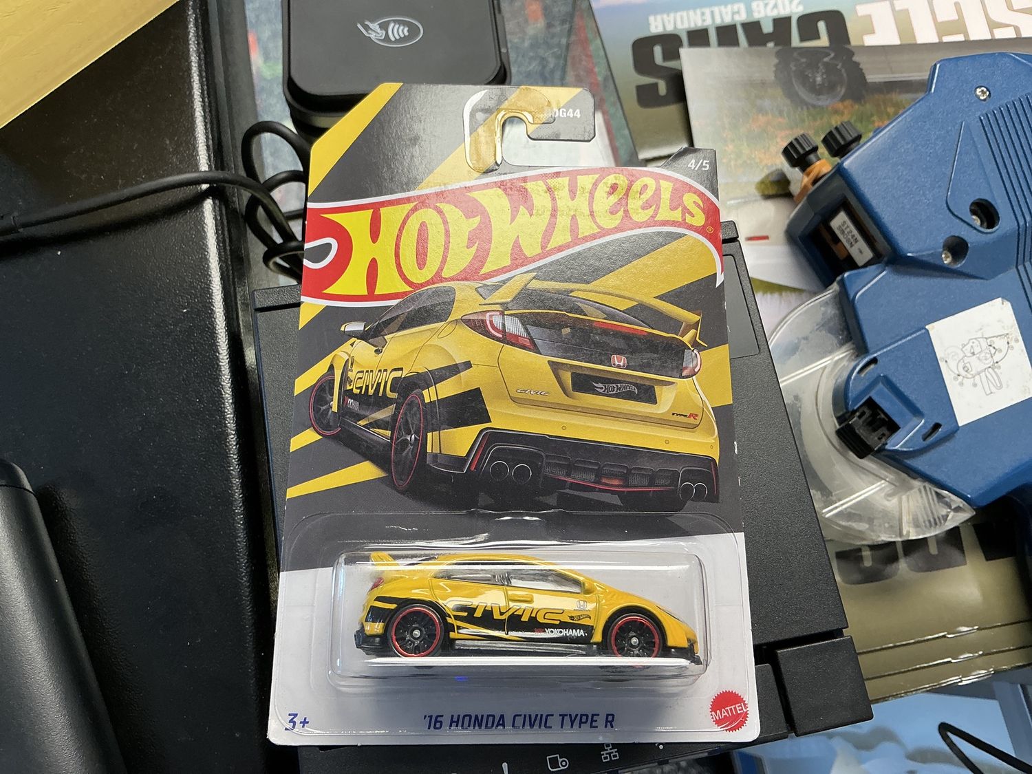 2016 Honda civic. Yellow