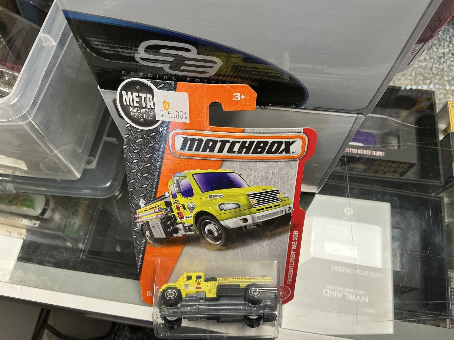 Freightliner M2 106 yellow