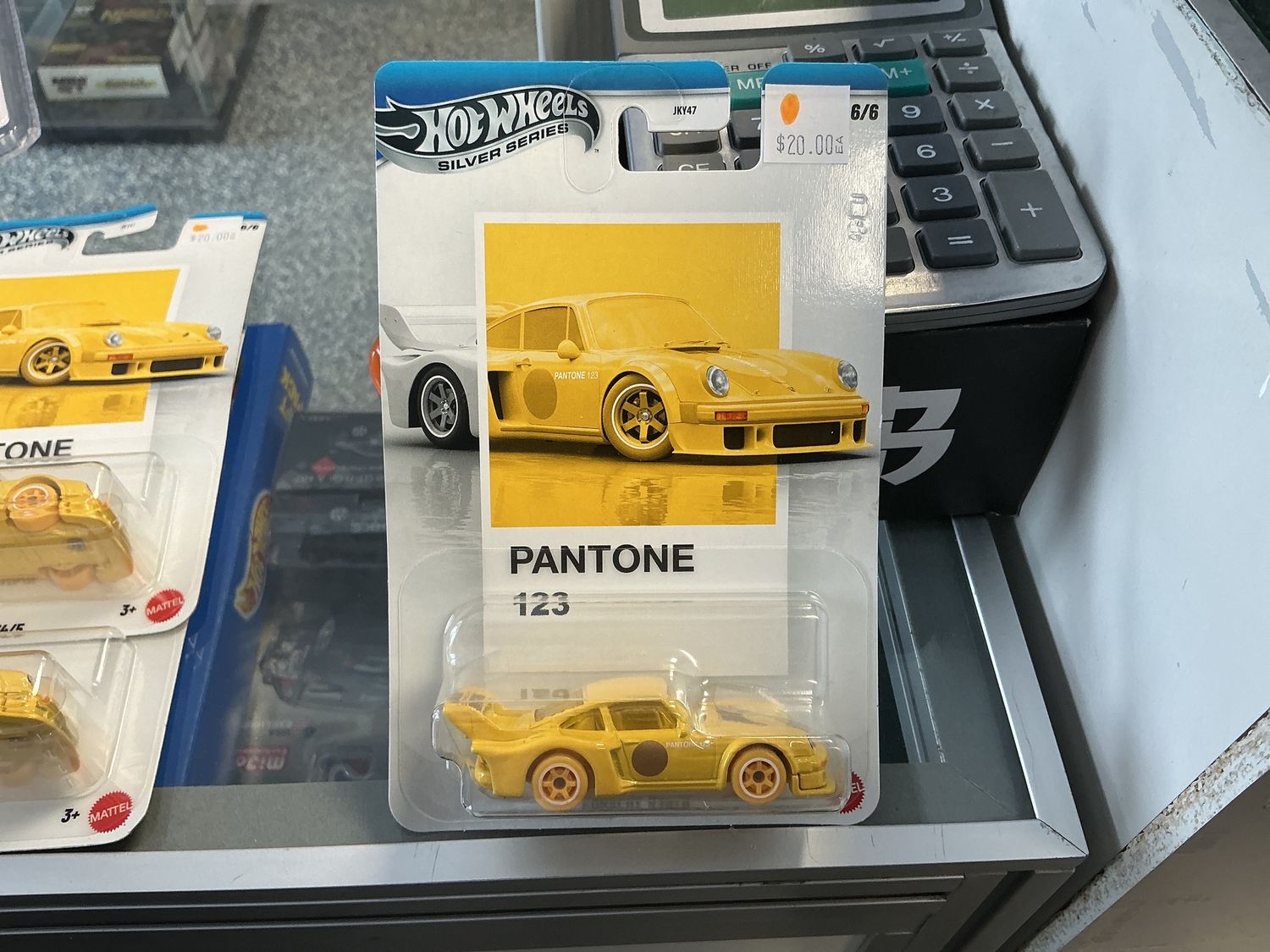 Pantone Porsche 935/5 yellow