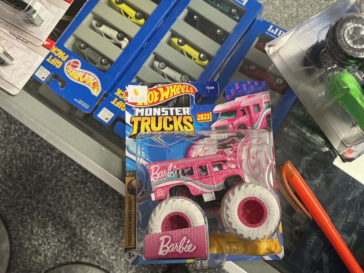 Barbie RV, monster truck pink