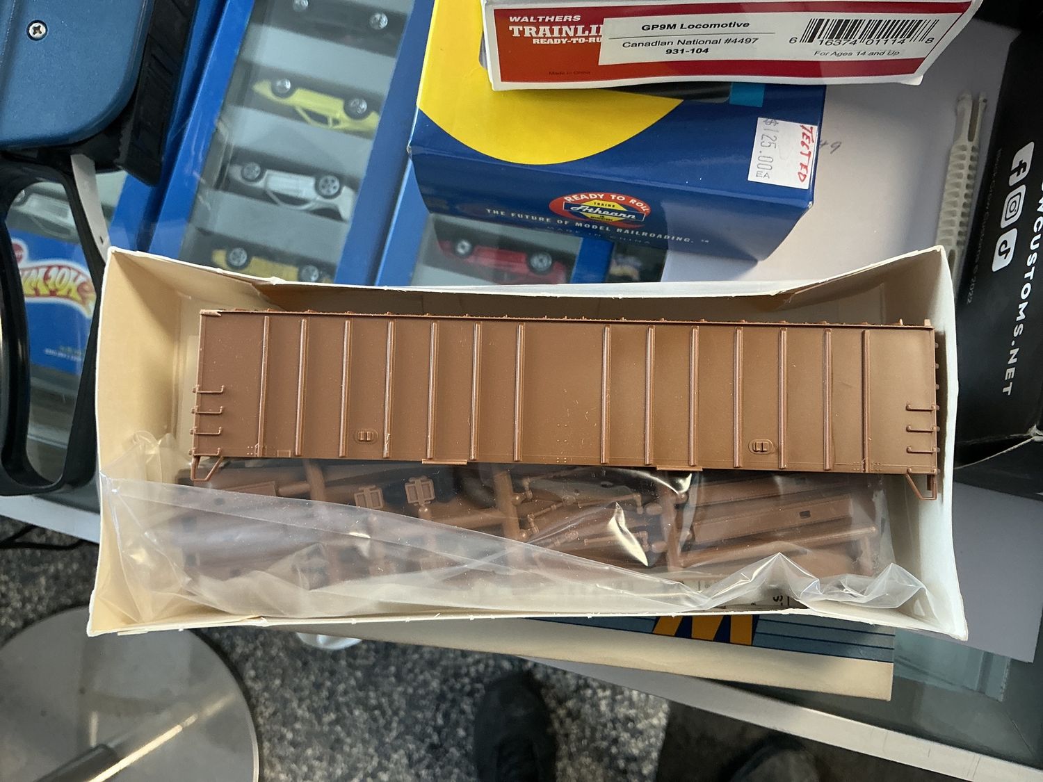 Walthers 50’ air slide hopper