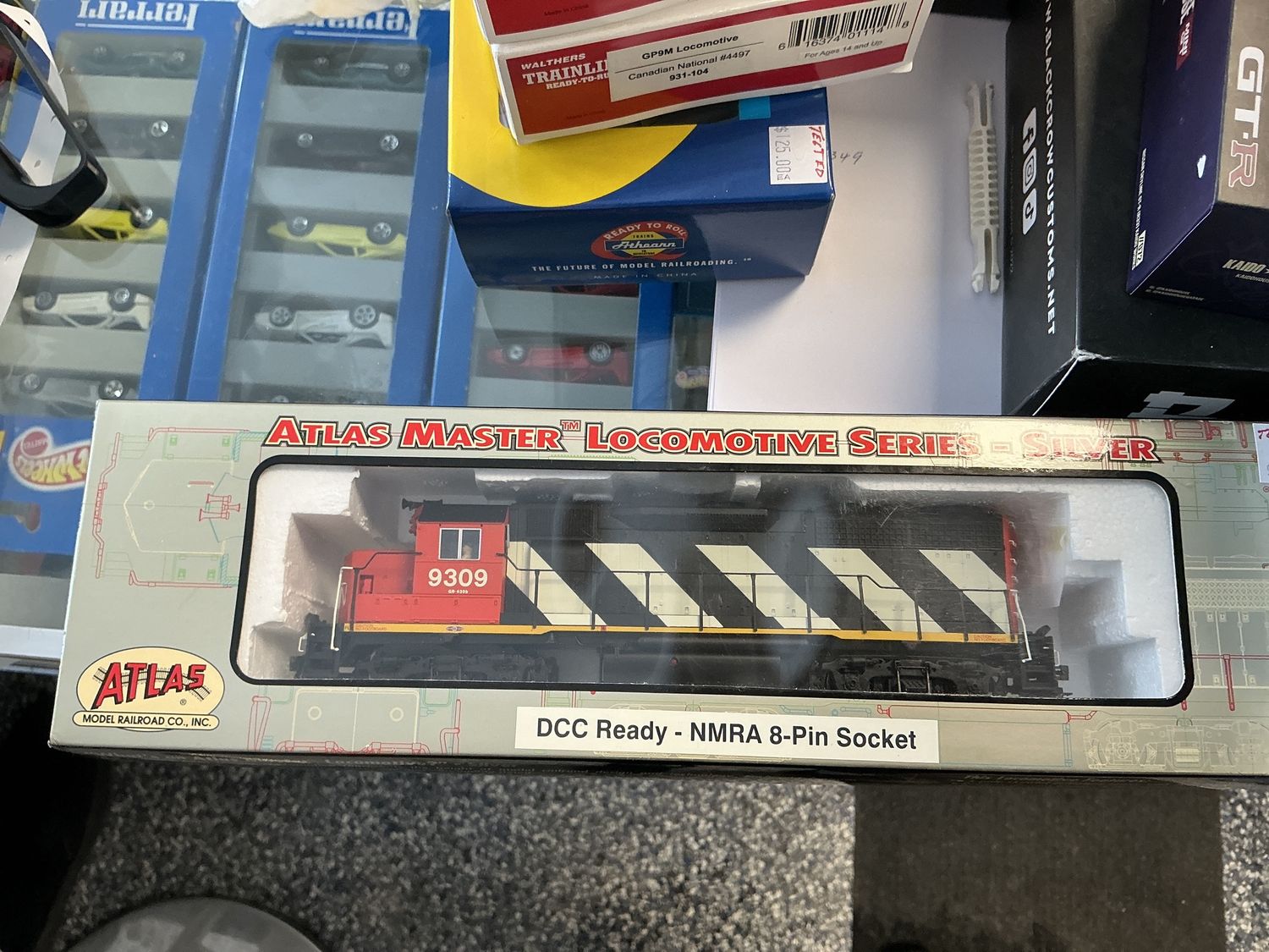 Atlas master locomotive series, silver