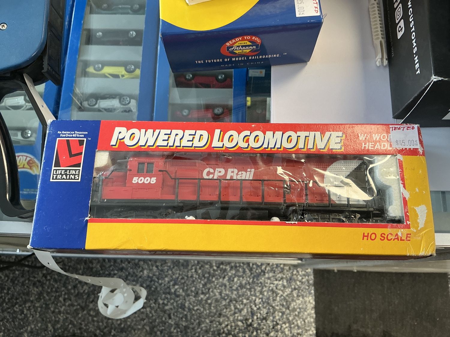 Life like trains powered locomotive CP rail