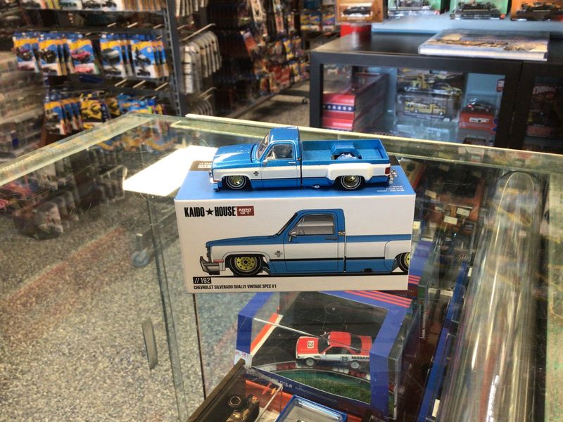 Chevy Silverado dually, vintage spec