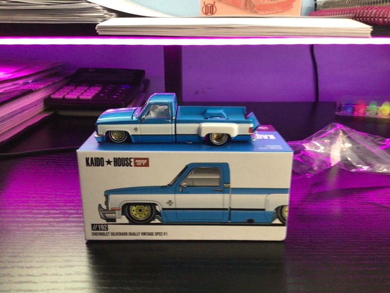 Chevrolet Silverado dually, vintage spec V1