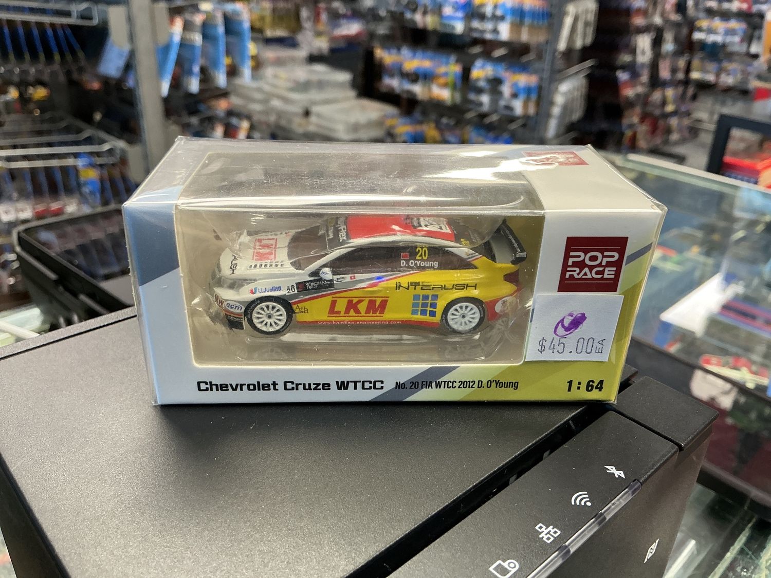 Chevy Cruz WTCC yellow and white