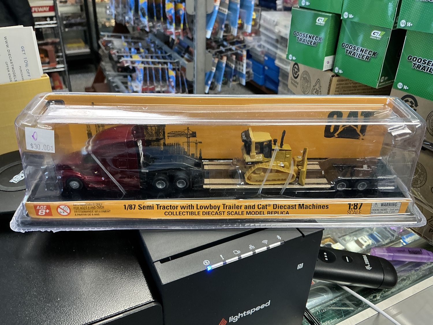 1/87 semi tractor with lowboy trailer and cat