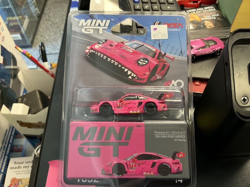 Mini GT Porsche 911 GT 3R number 77 pink