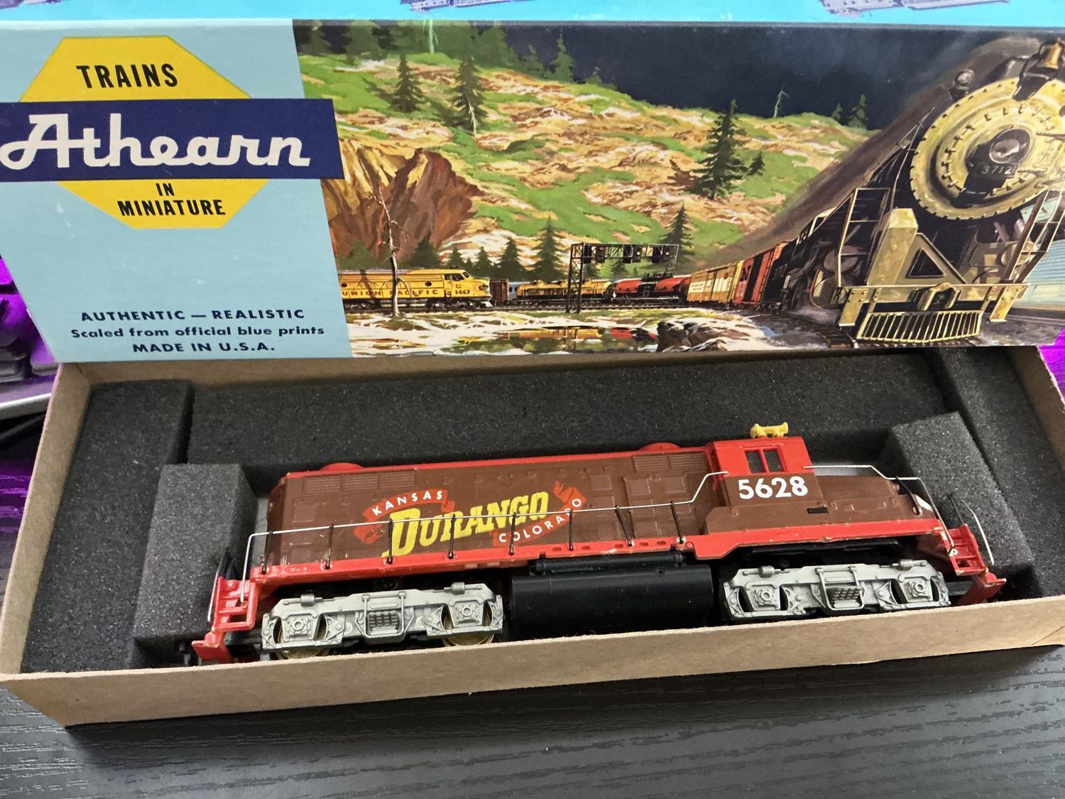 Athearn SD 40–2 power Conrail