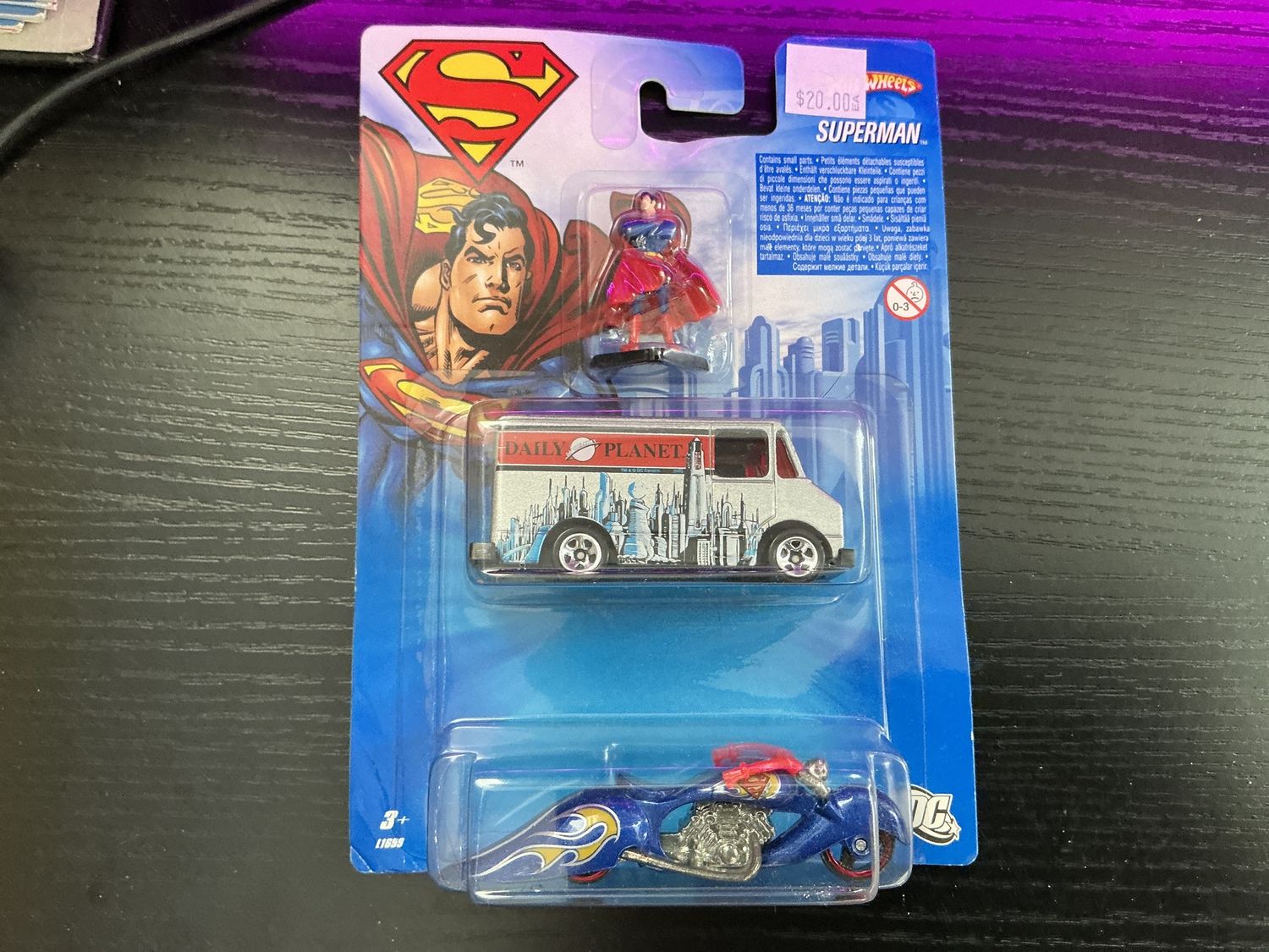 Superman 2 pack with figure daily planet
