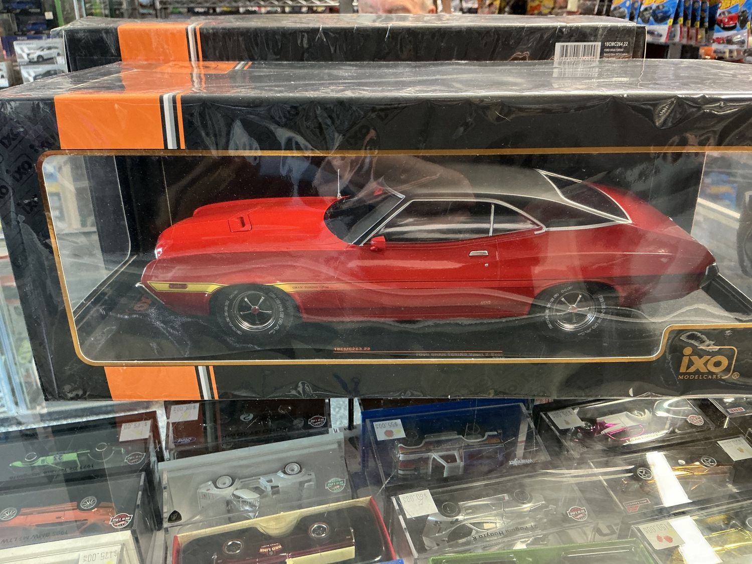 Ford gran Torino red