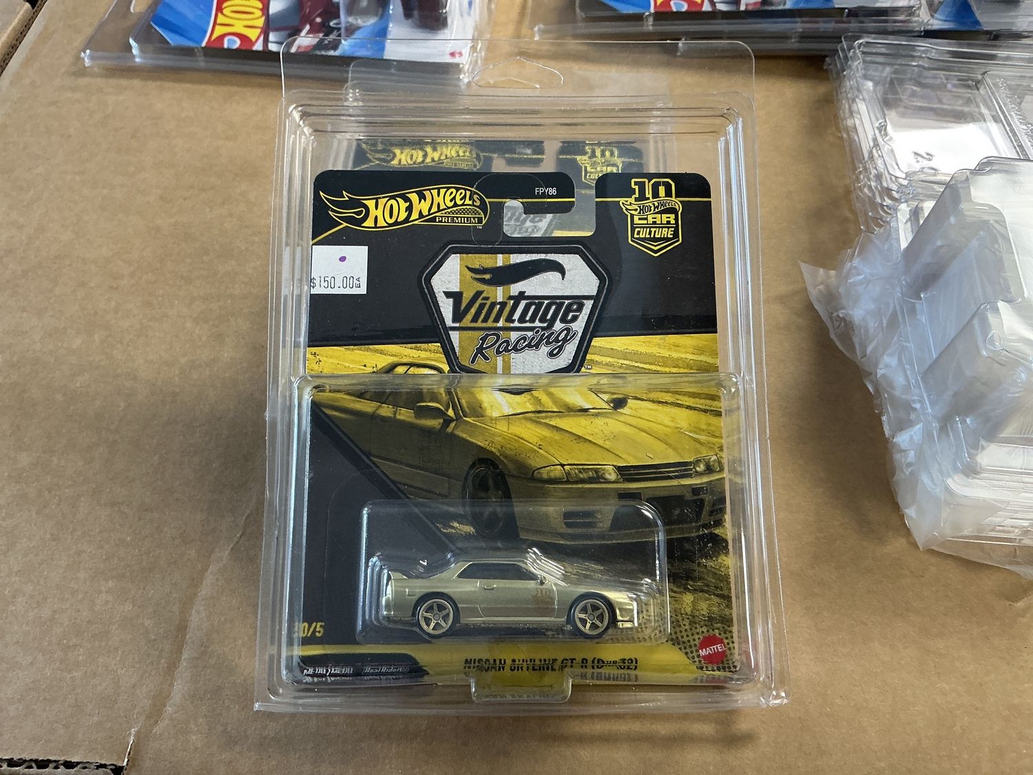 Vintage racing Nissan skyline GTR Chase gold