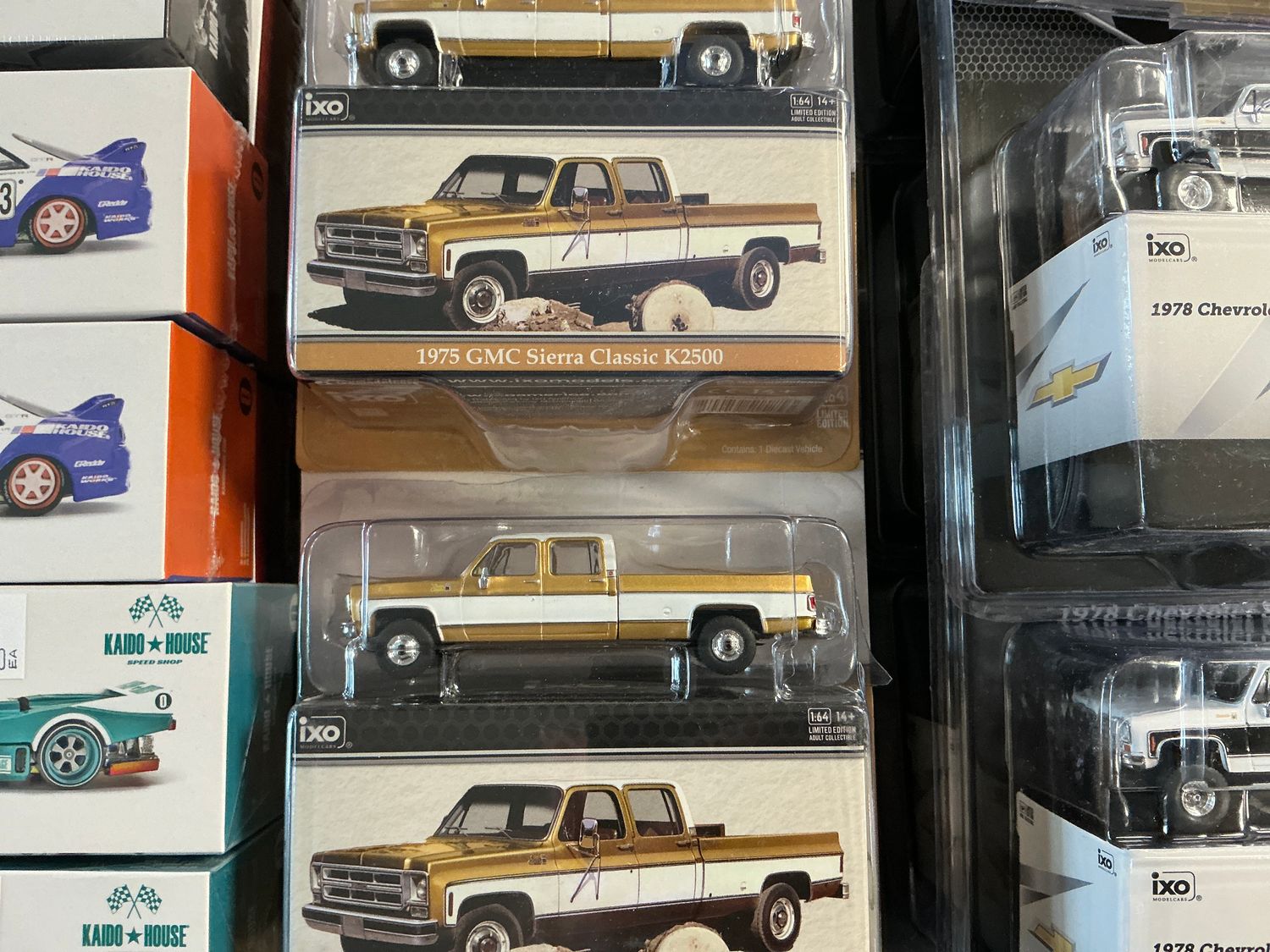 1975 GMC sierra classic K 2500 gold/white