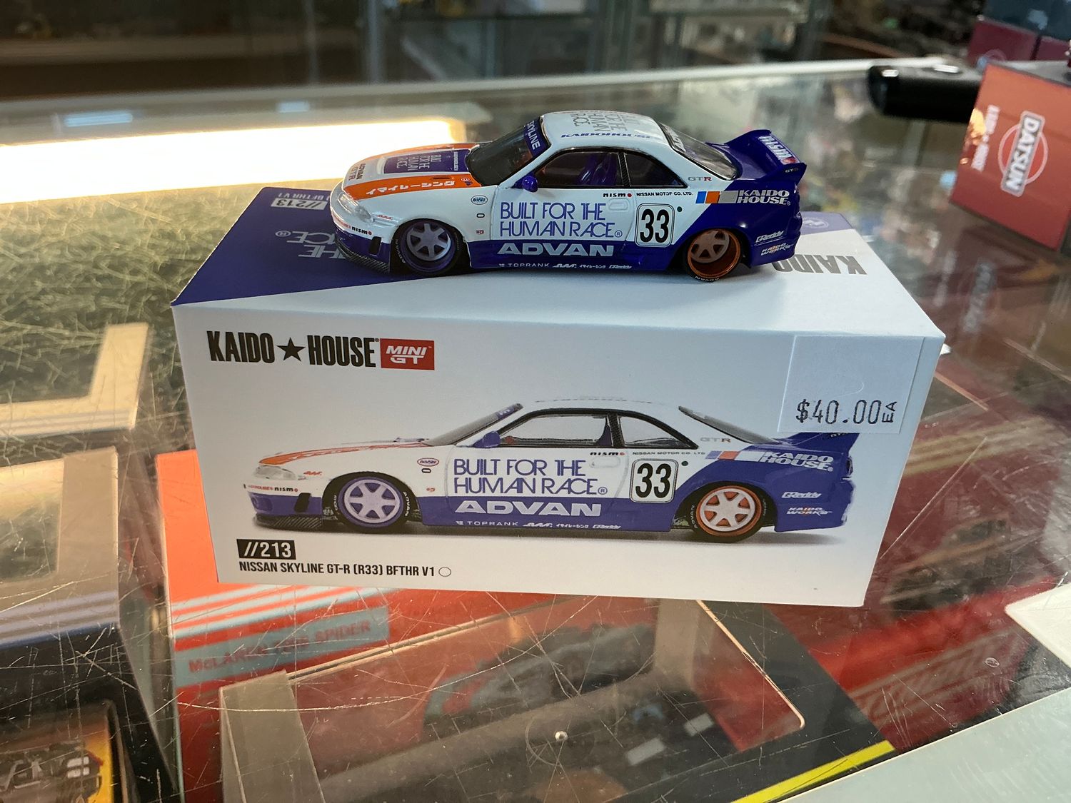 Nissan skyline gtr r33 bathroom V1 blue/white