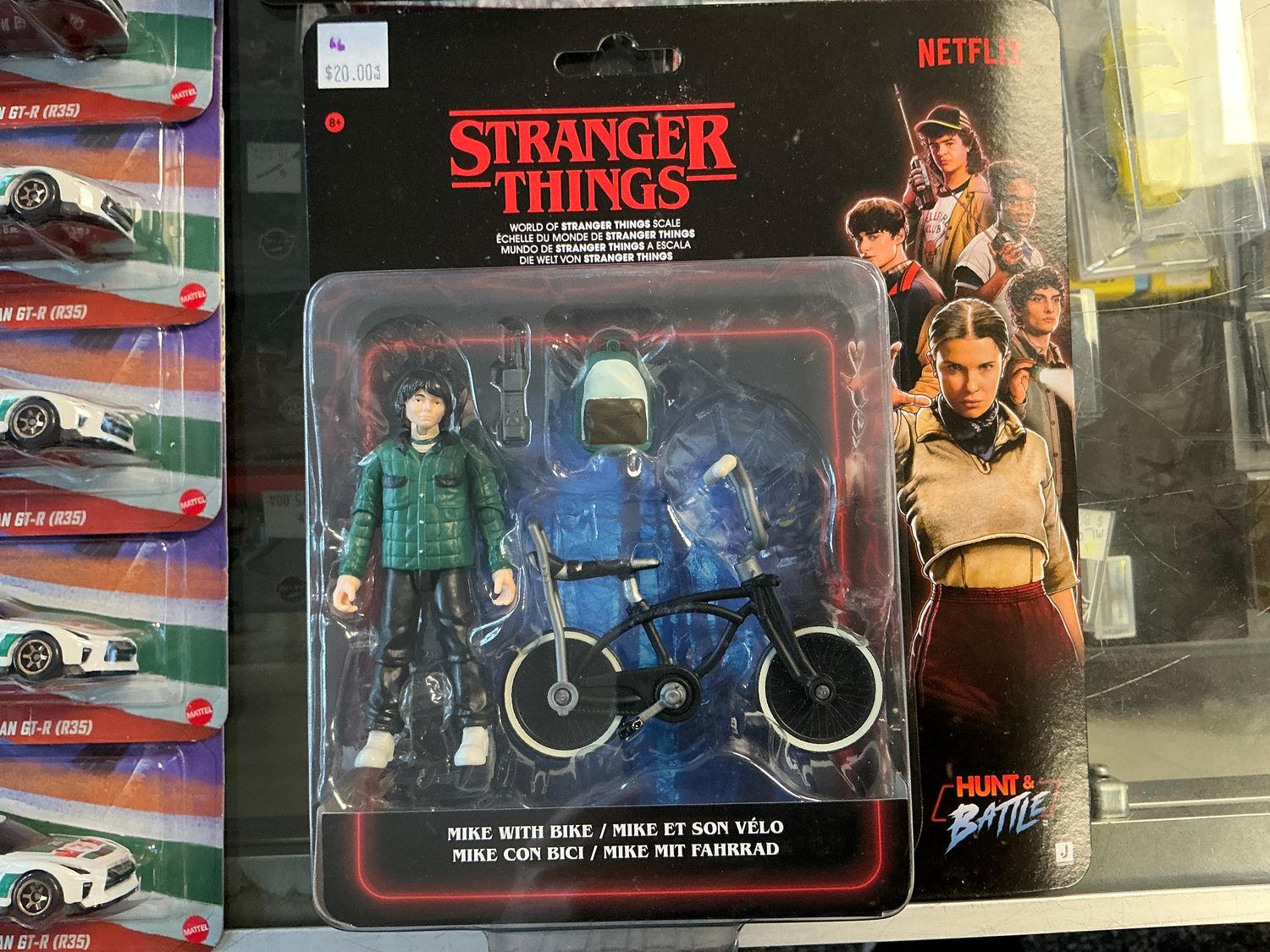 Stranger Things hunting battle, Mike with bike