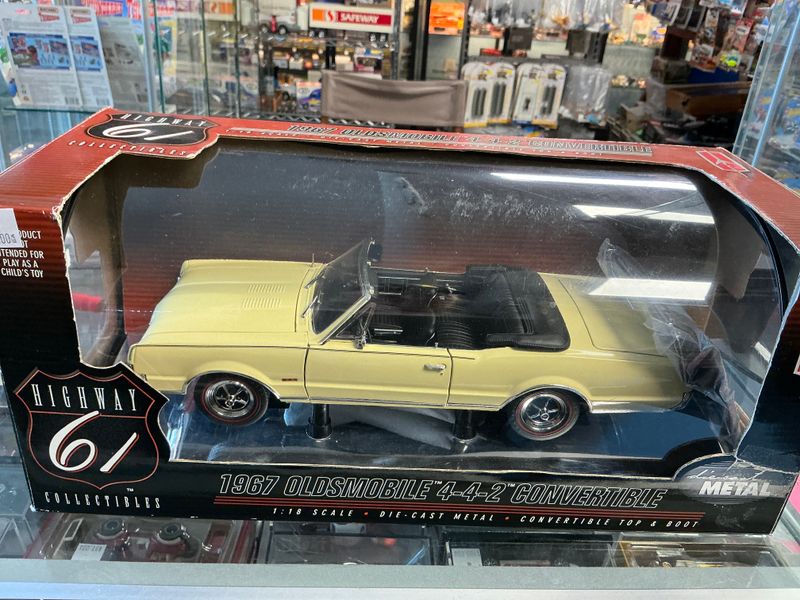 1967 Oldsmobile 442 convertible butternut yellow