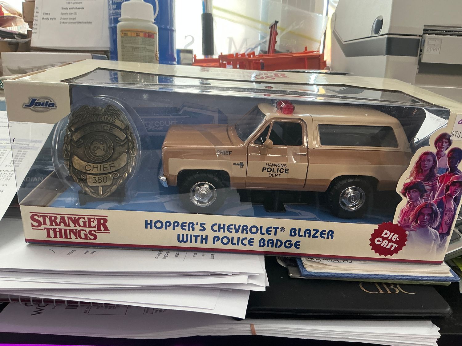Hoppers  Chevy blazer with police badge Stranger Things