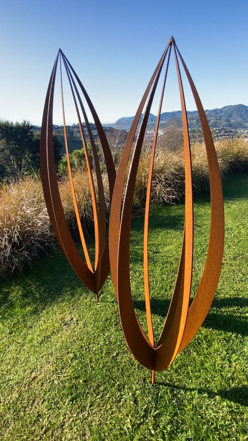 Rusty Corten Pods