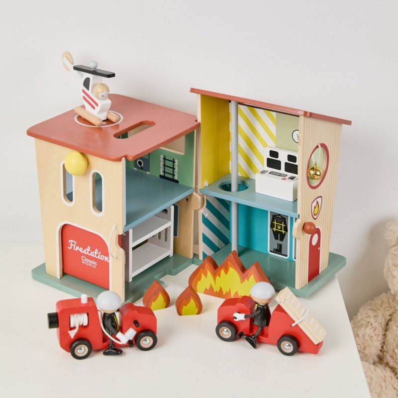 CLASSIC WORLD Remiza Strażacka Drewniana Garaż Auto Helikopter Figurki 13el.