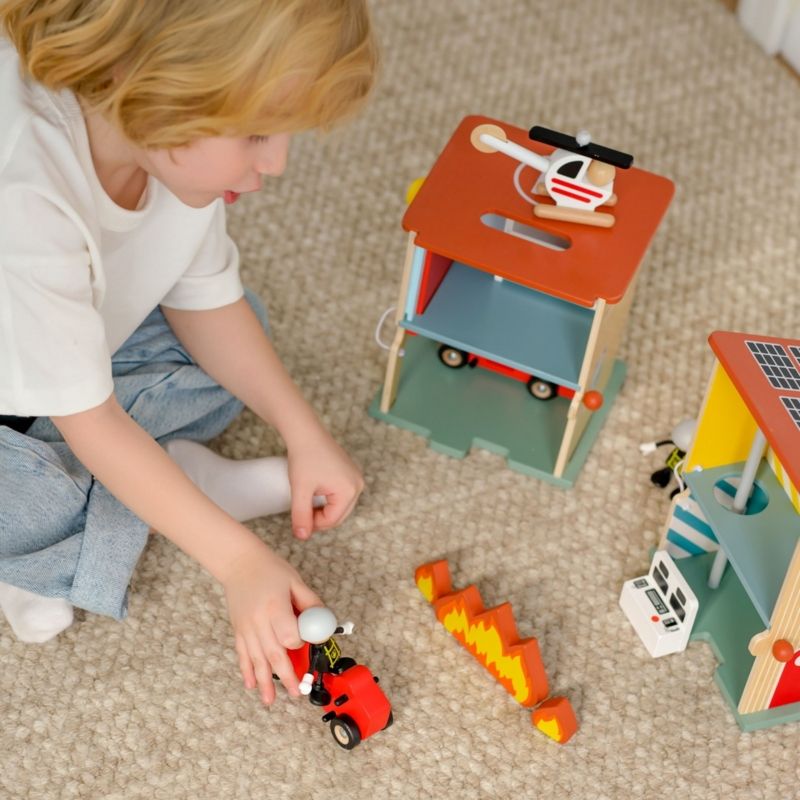 CLASSIC WORLD Remiza Strażacka Drewniana Garaż Auto Helikopter Figurki 13el.