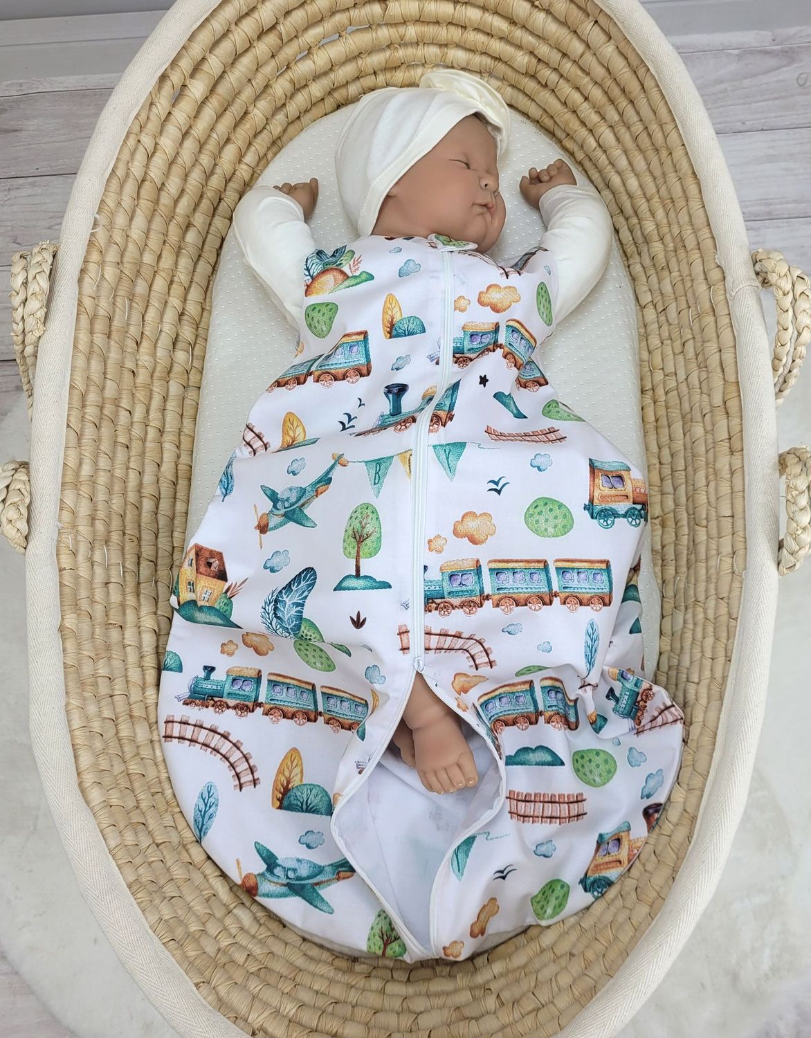 Śpiworek dla dzieci bawełniany zaokrąglony S 0-6 mcy letni TOG 1.0 - pociąg turkusowy