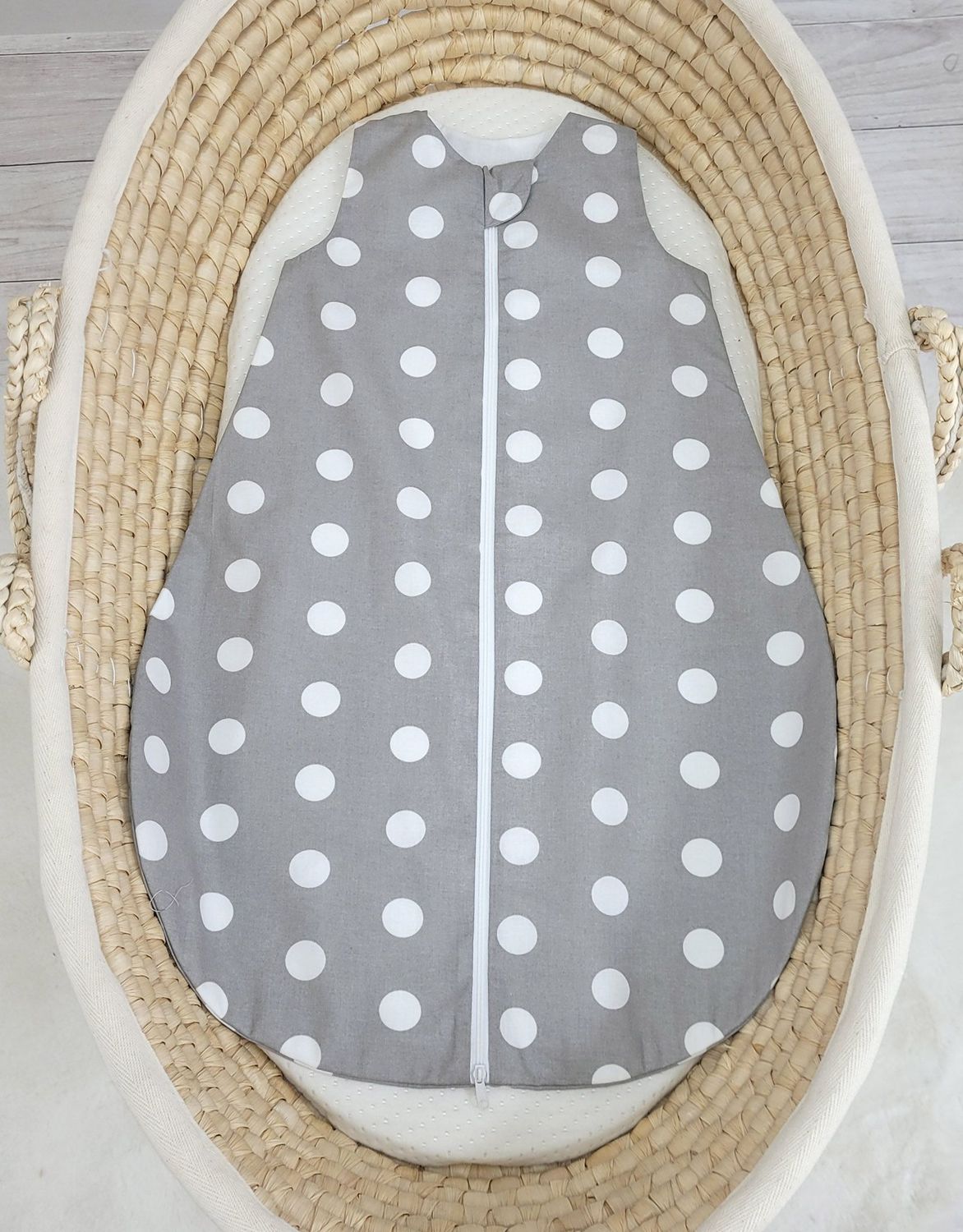 Śpiworek dla dzieci bawełniany zaokrąglony S 0-6 mcy letni TOG 1.0 - grochy na szarym