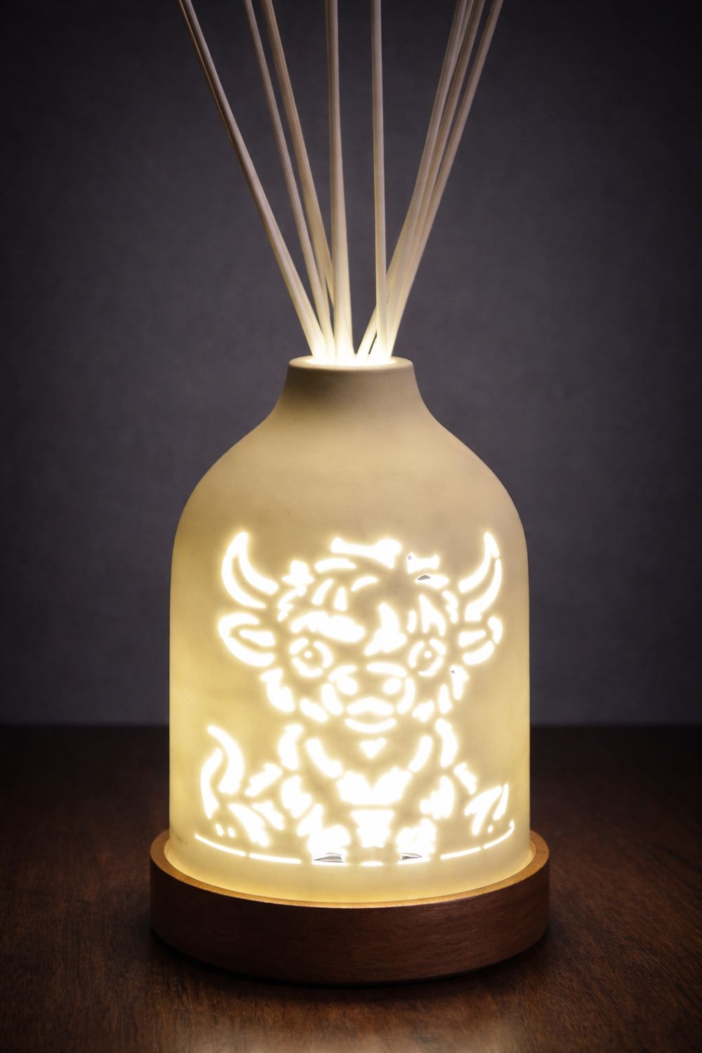 LED Ceramic Highland Cow Reed Diffuser Liquid & 8 Reeds Clean Linen Scent