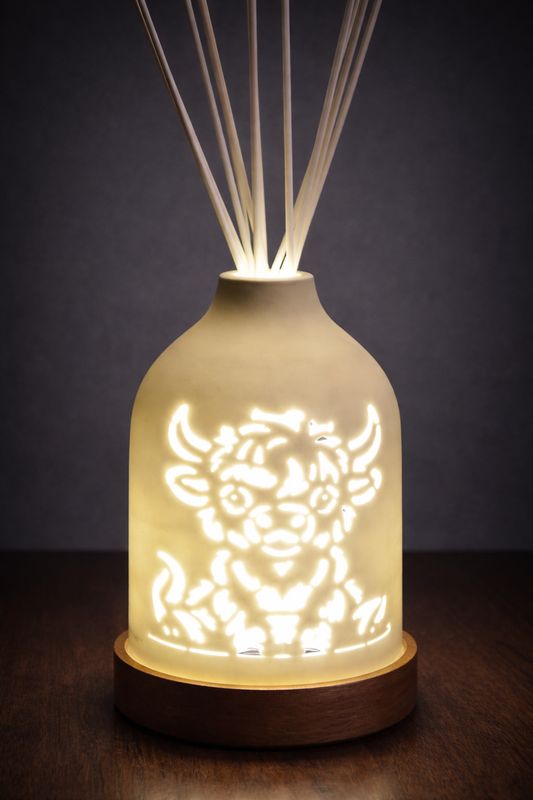 LED Ceramic Highland Cow Reed Diffuser Liquid & 8 Reeds Clean Linen Scent