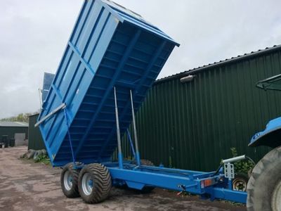 M4 Grain and Silage Trailers