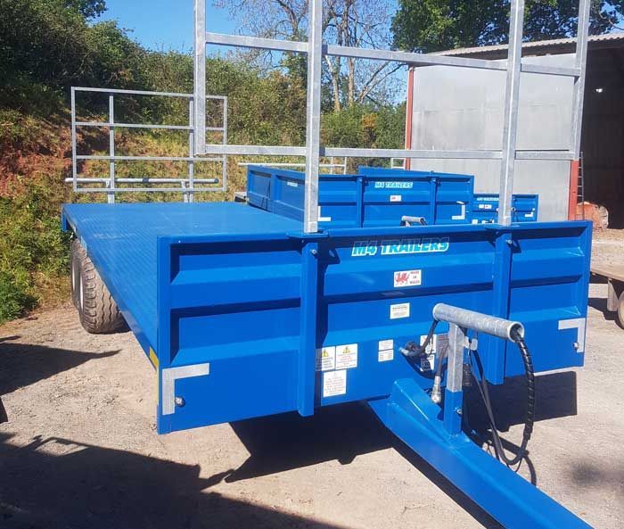 10 ton 22' x 8' flatbed & bale trailer