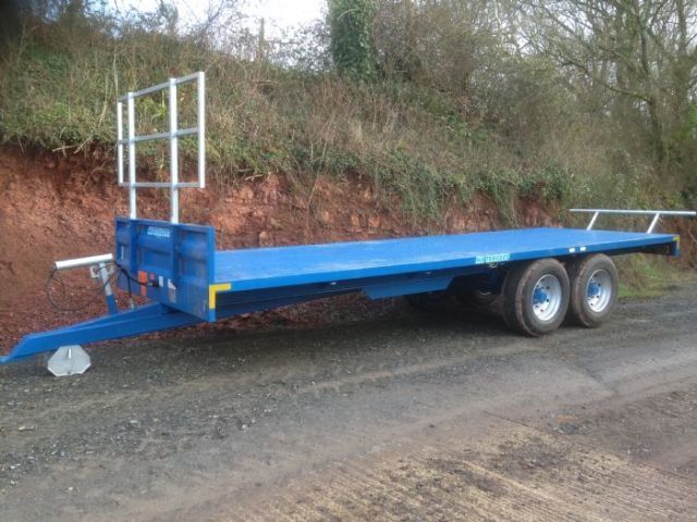 12 ton 26' x 8' flatbed and bale trailer