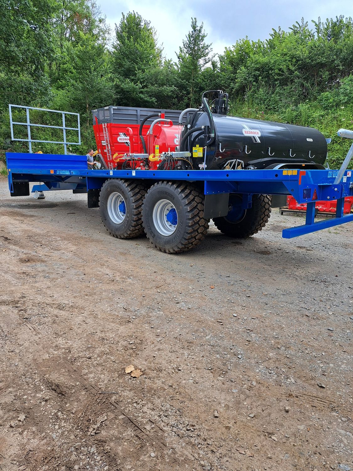 14 ton 28' x 8' flatbed and bale trailer
