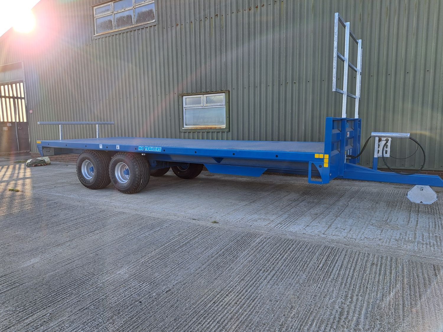M4 22ft bale trailer