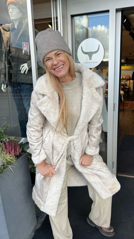 Wendemantel aus Kunstfell & Kunstleder