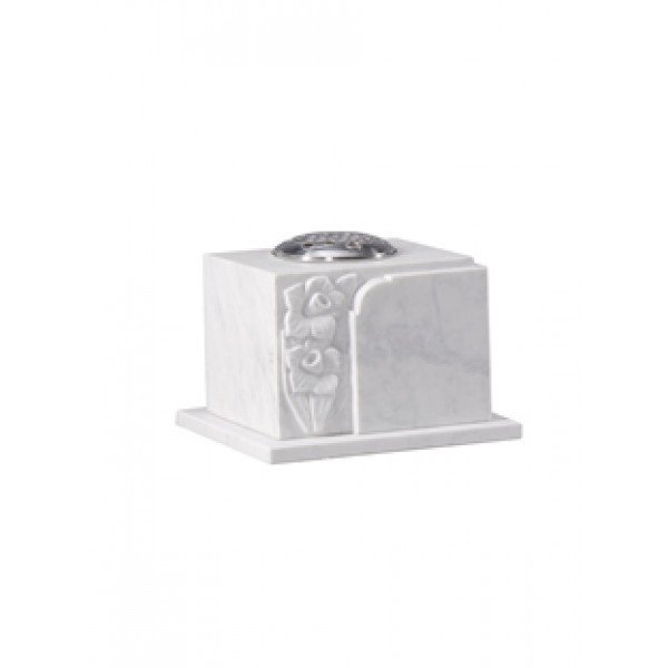 EC279 White Marble Vase with Carved Daffodil