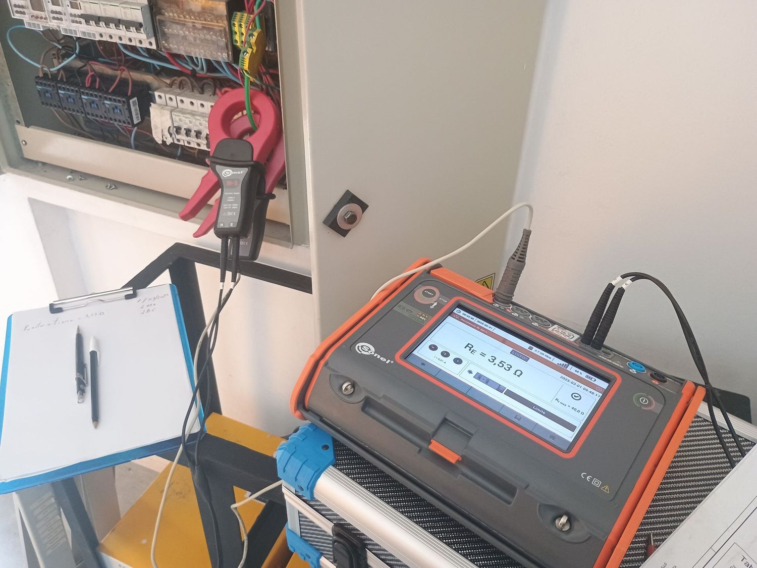 Medición de puesta a tierra y continuidad de las masas SRT 900/15 Tarea mínima.