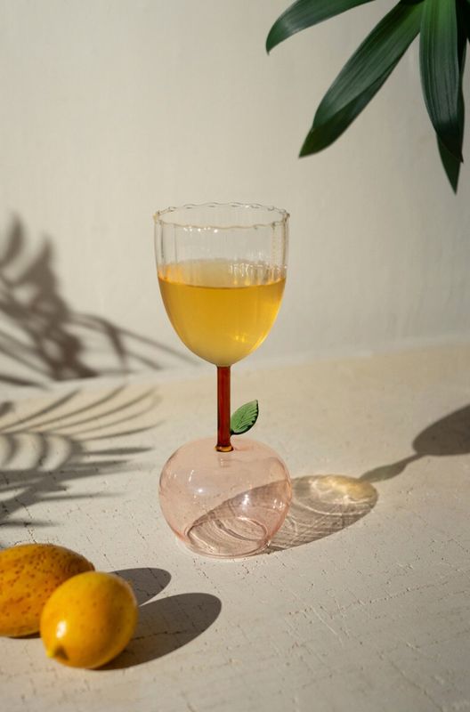 Copas de vino con base de manzana