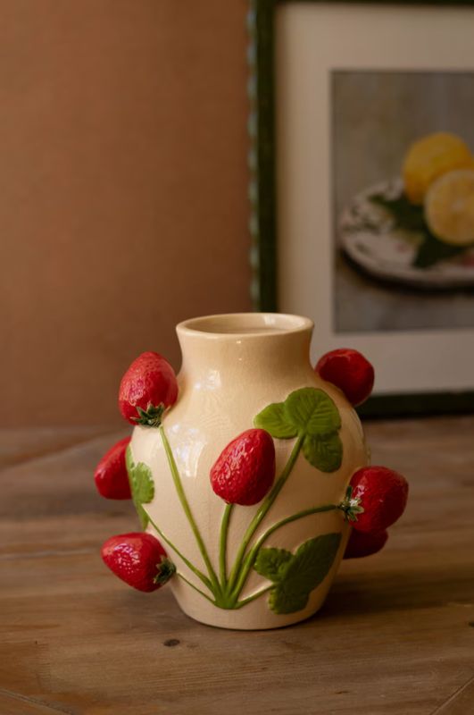 Jarrón de cerámica de fresas
