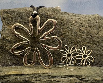 Daisy Earrings/Necklace