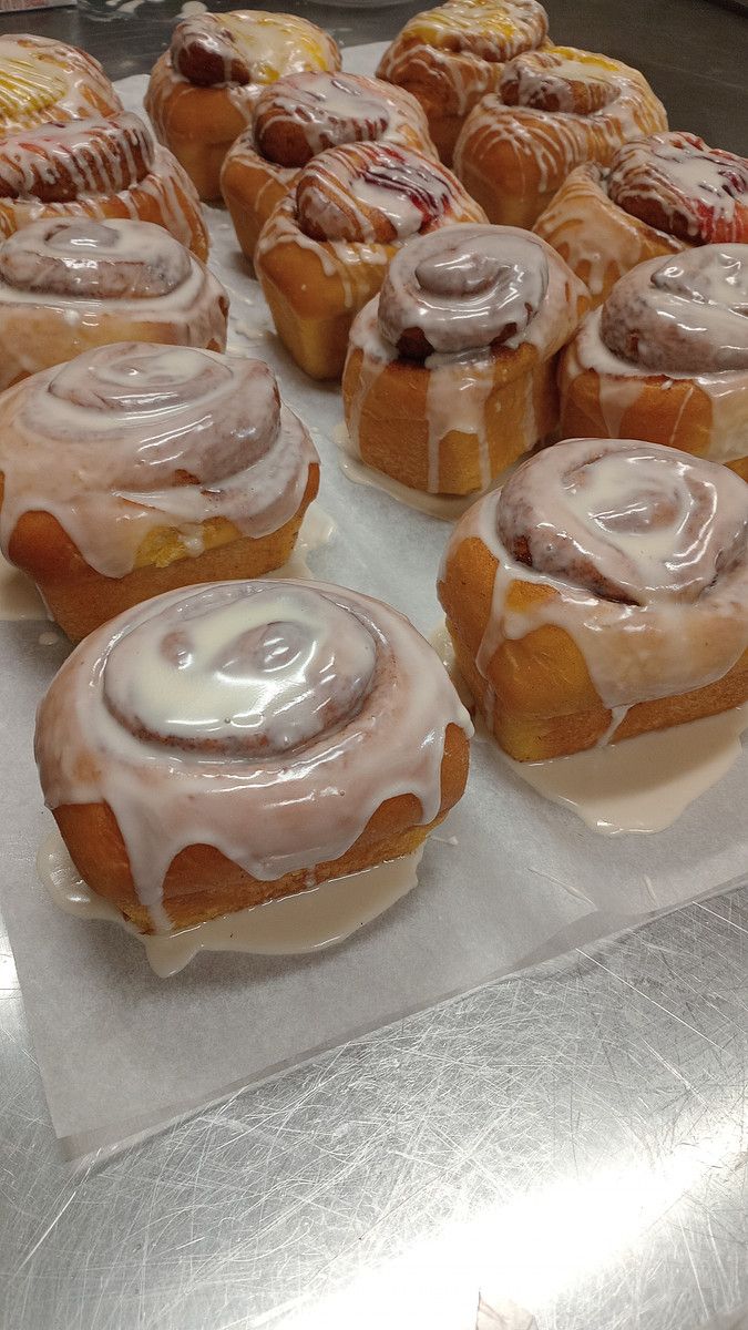 Bahamian Jumbo Cinnamon Rolls (6)