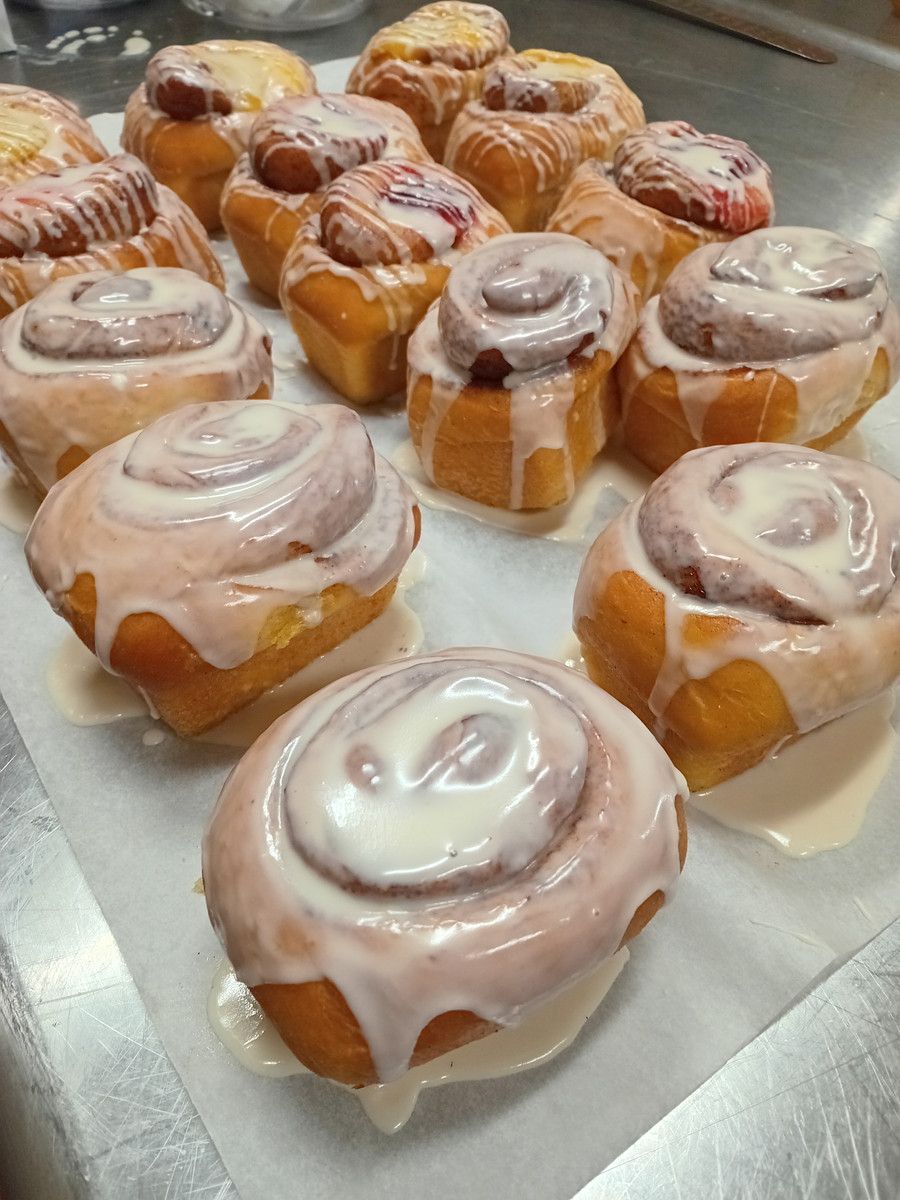 Bahamian Jumbo Cinnamon Rolls (6)