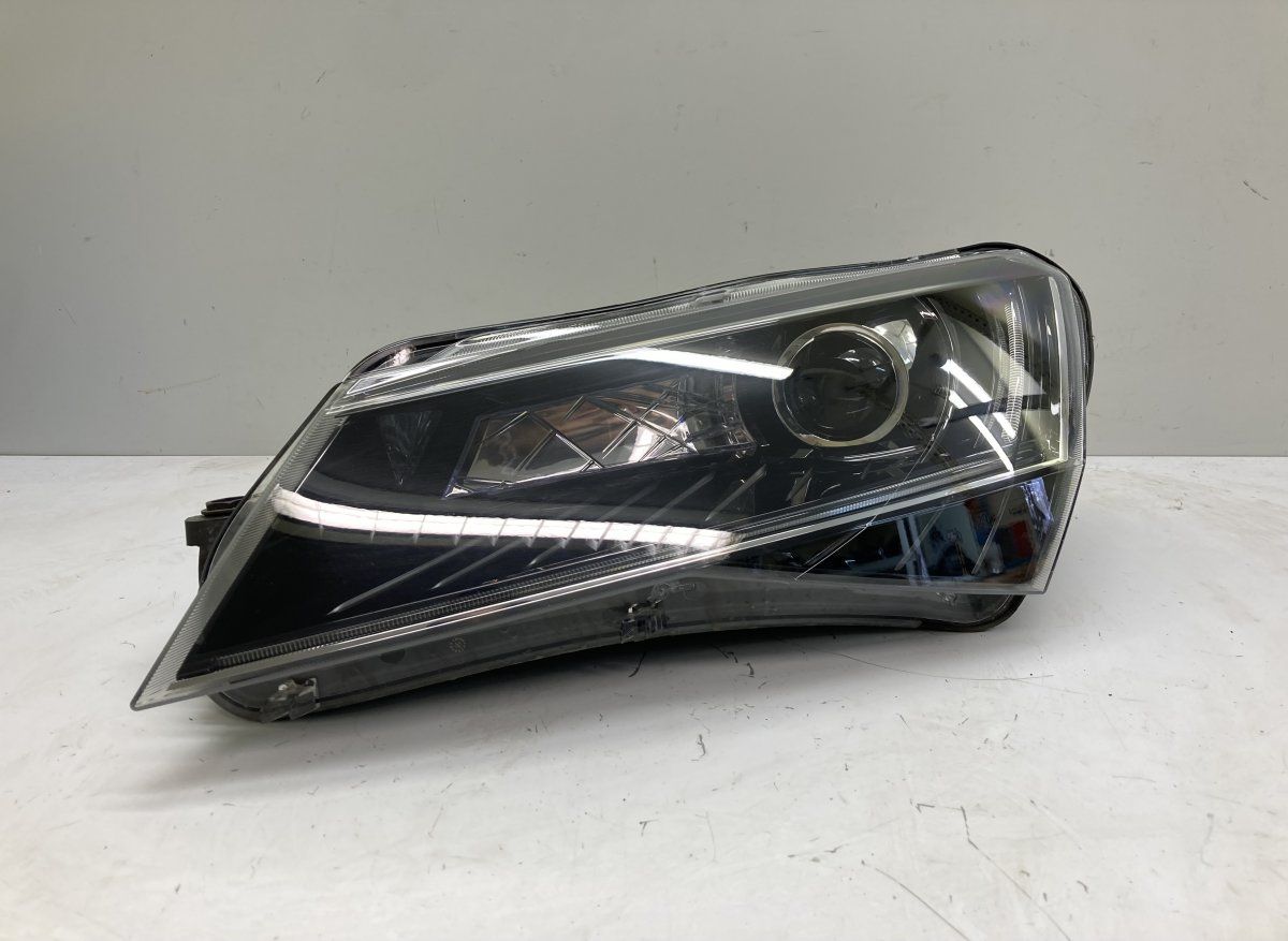 3V1941017A 8K0941597B 4G0907397Q 8U0941329 Headlight left SKODA SUPERB III (3V3, 3V5) (2015-2024)